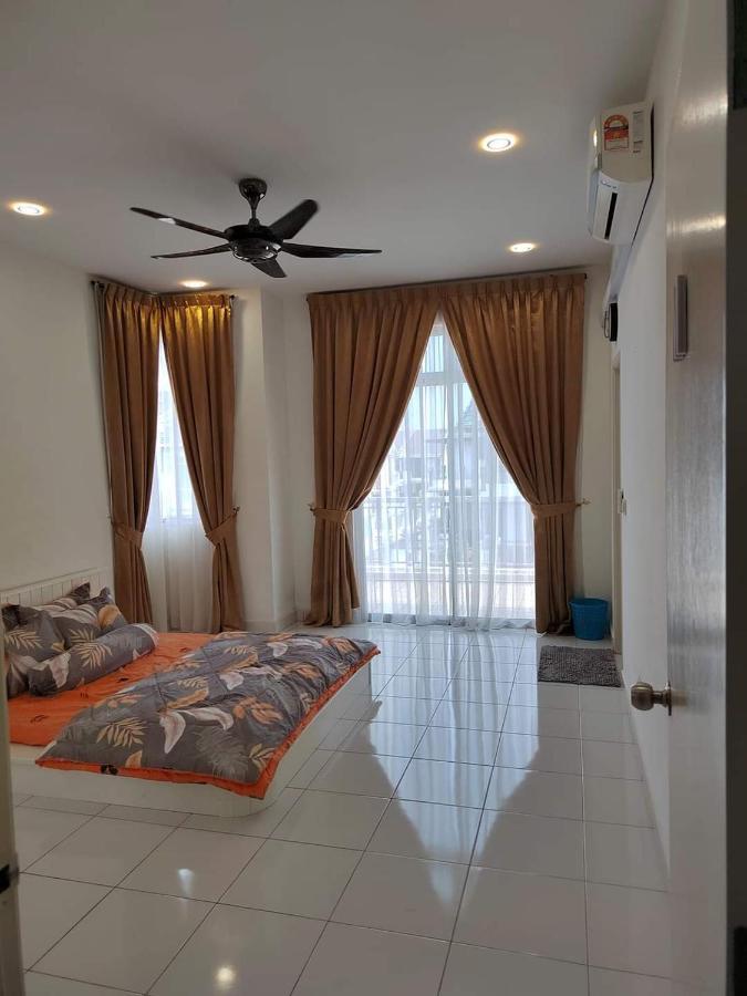 Homestay Greenway Pasir Gudang Exterior photo
